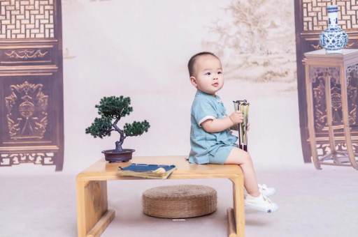 梅河口宝宝眼睛肿是什么原因