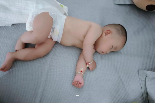 梅河口宝宝总是摇头怎么回事